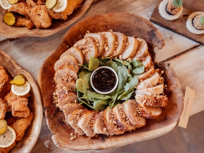 Jídlo na svatebním cateringu