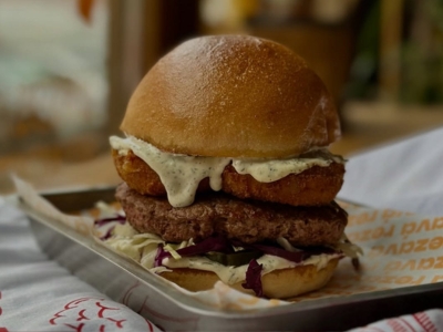 Rezavá Catering burger