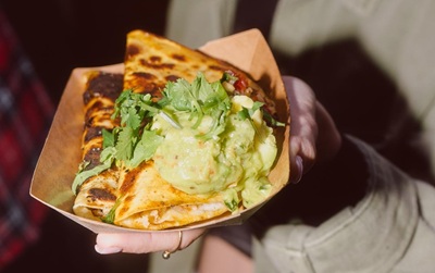 Tacos s trhaným masem a guacamole